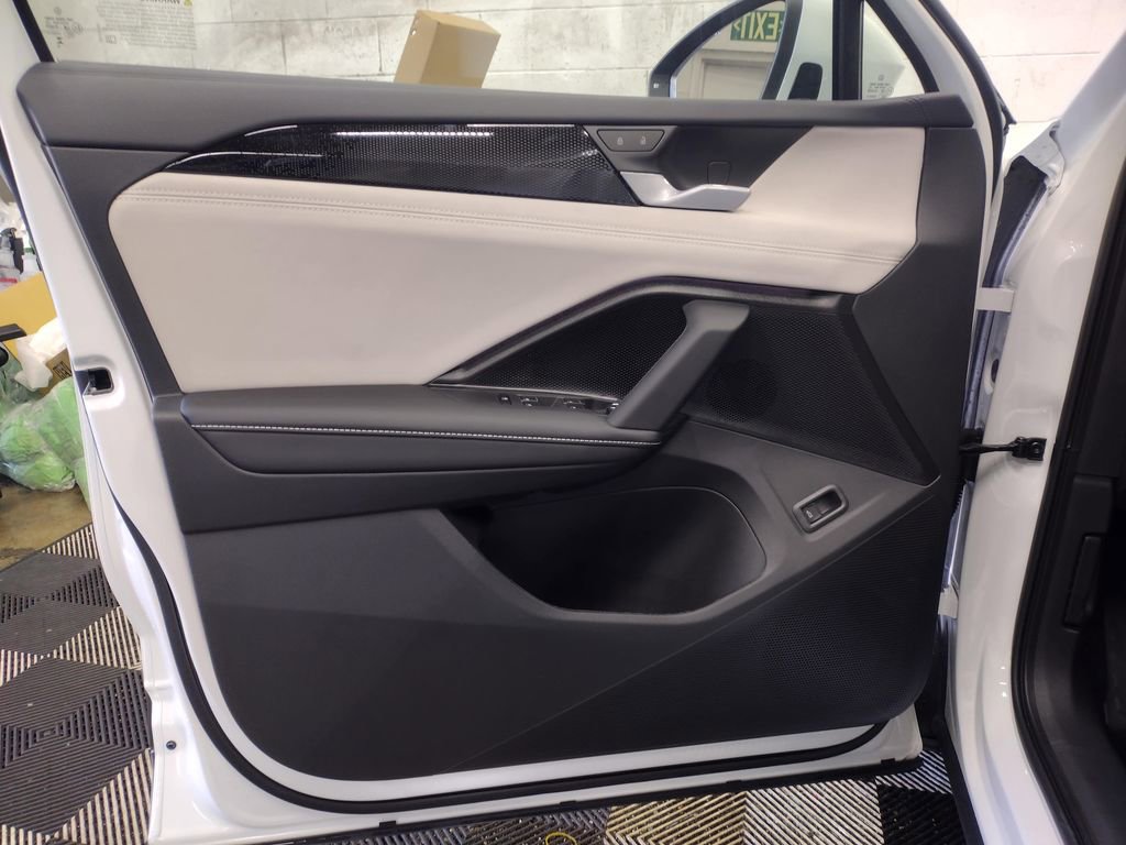 New 2025 Volkswagen Tiguan SE image 18