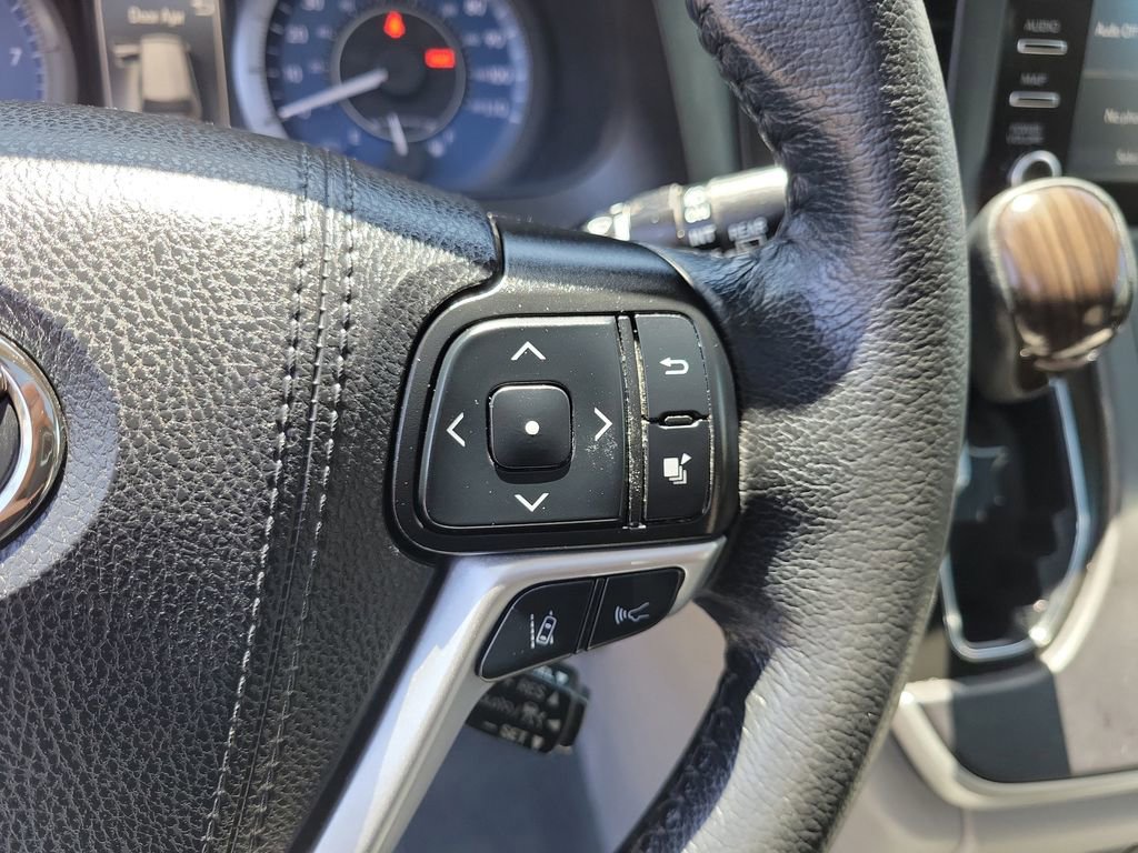 Used 2020 Toyota Sienna XLE w/ XLE Navigation Package FWD image 28