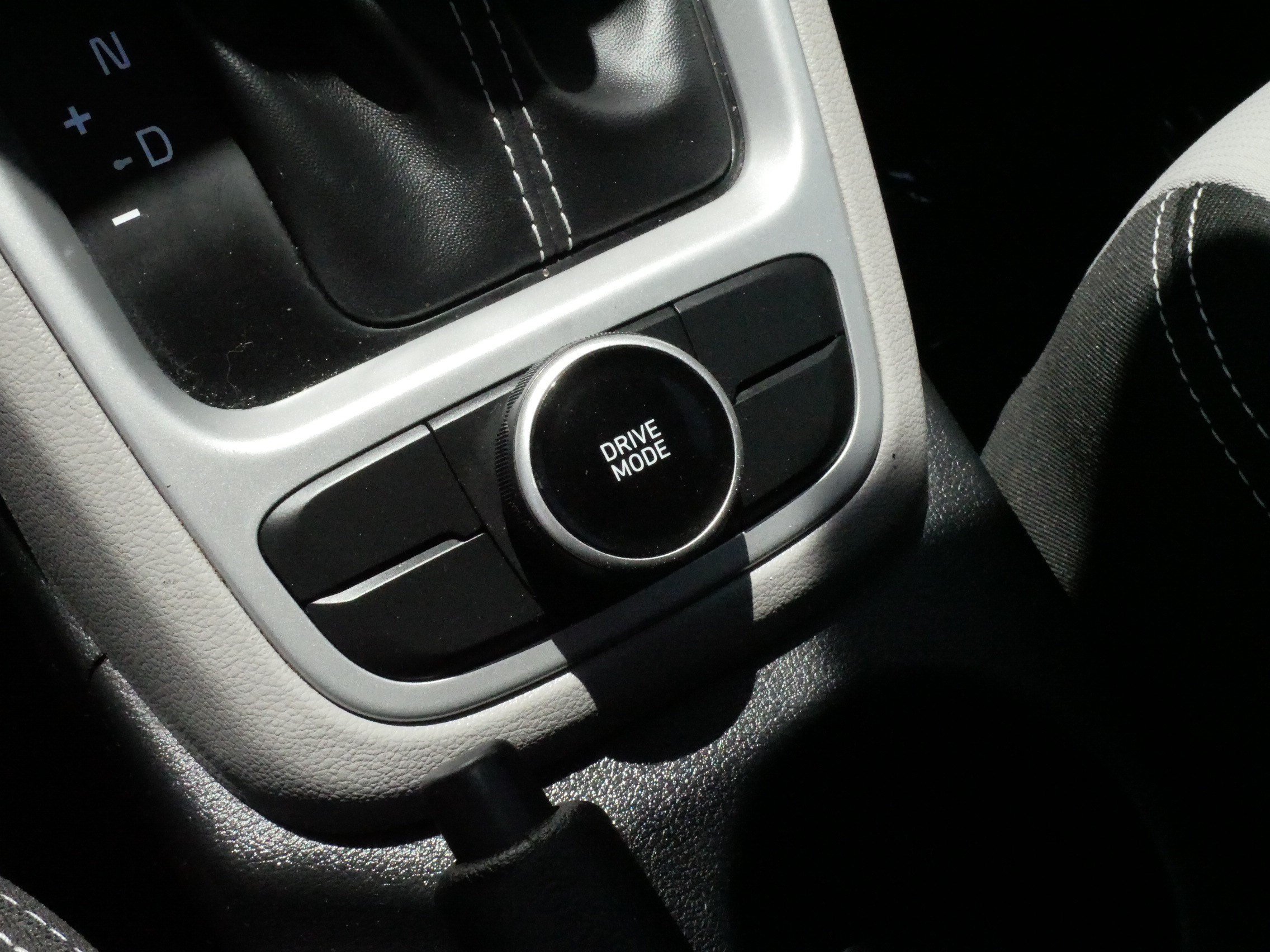 Used 2021 Hyundai Venue SEL FWD image 25