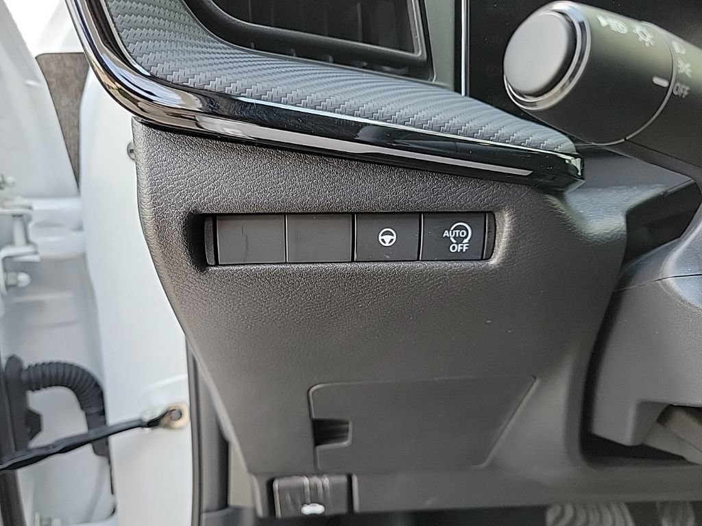 Certified 2025 Nissan Kicks SR w/ Illumination Package FWD image 29