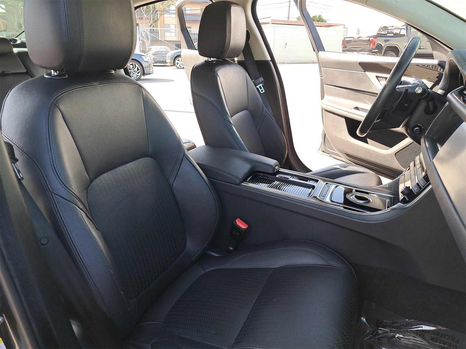 Used 2019 Jaguar XF Prestige image 10