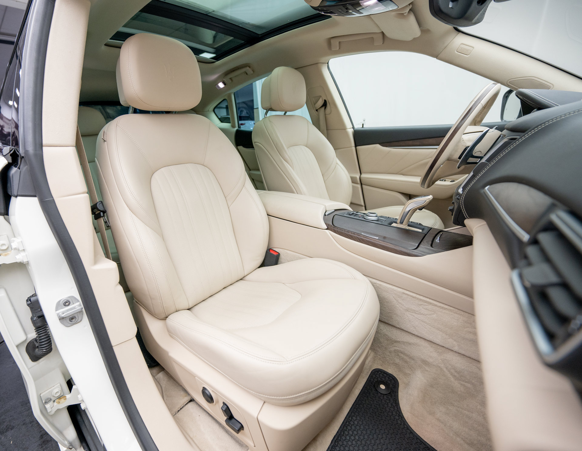 Used 2020 Maserati Levante S AWD/4WD image 15