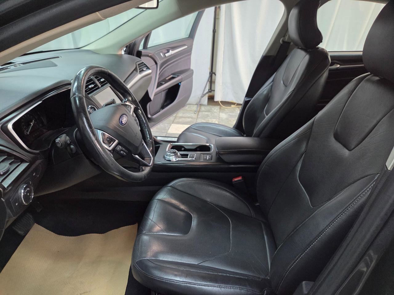 Used 2019 Ford Fusion Titanium FWD image 14