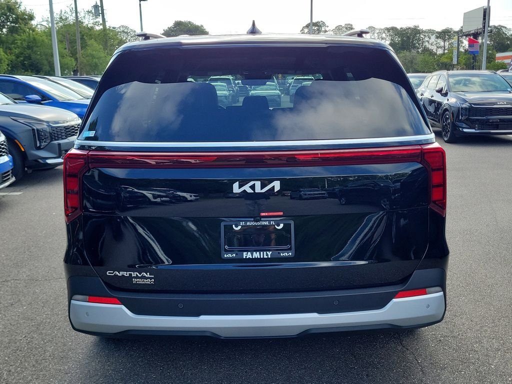 New 2026 Kia Carnival EX FWD image 5