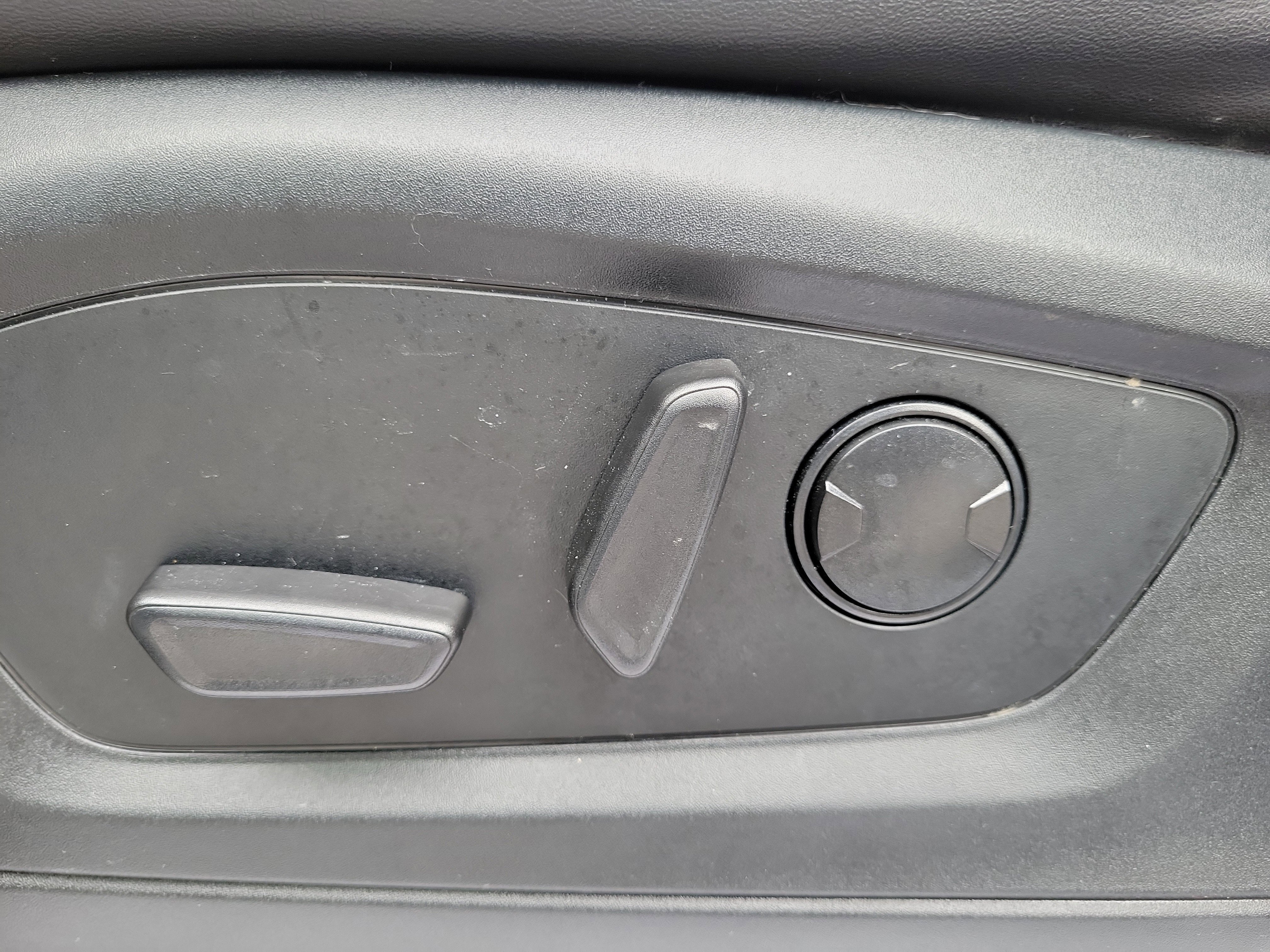 Used 2022 Ford Explorer XLT w/ Equipment Group 202A image 22