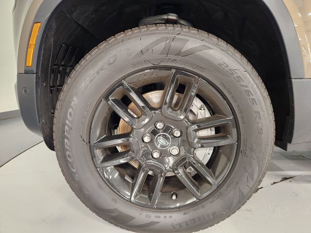 Used 2025 Land Rover Defender 110 S image 8