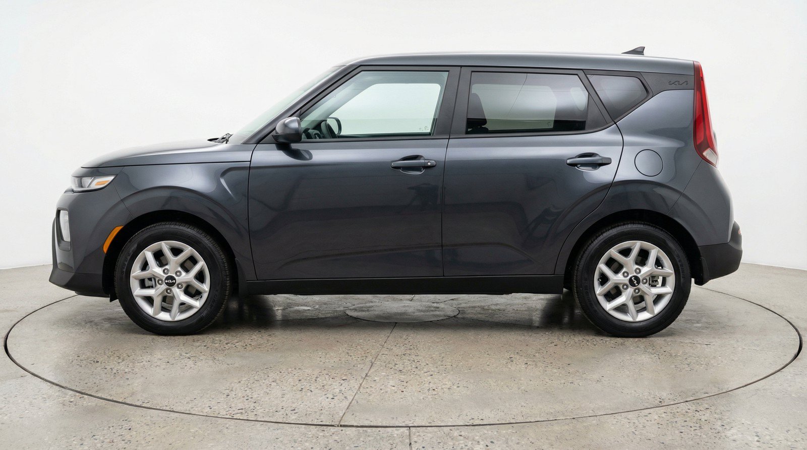 Used 2025 Kia Soul LX w/ LX Technology Package FWD image 5