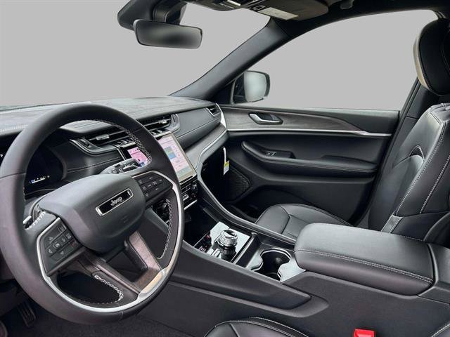 New 2025 Jeep Grand Cherokee L Limited image 10