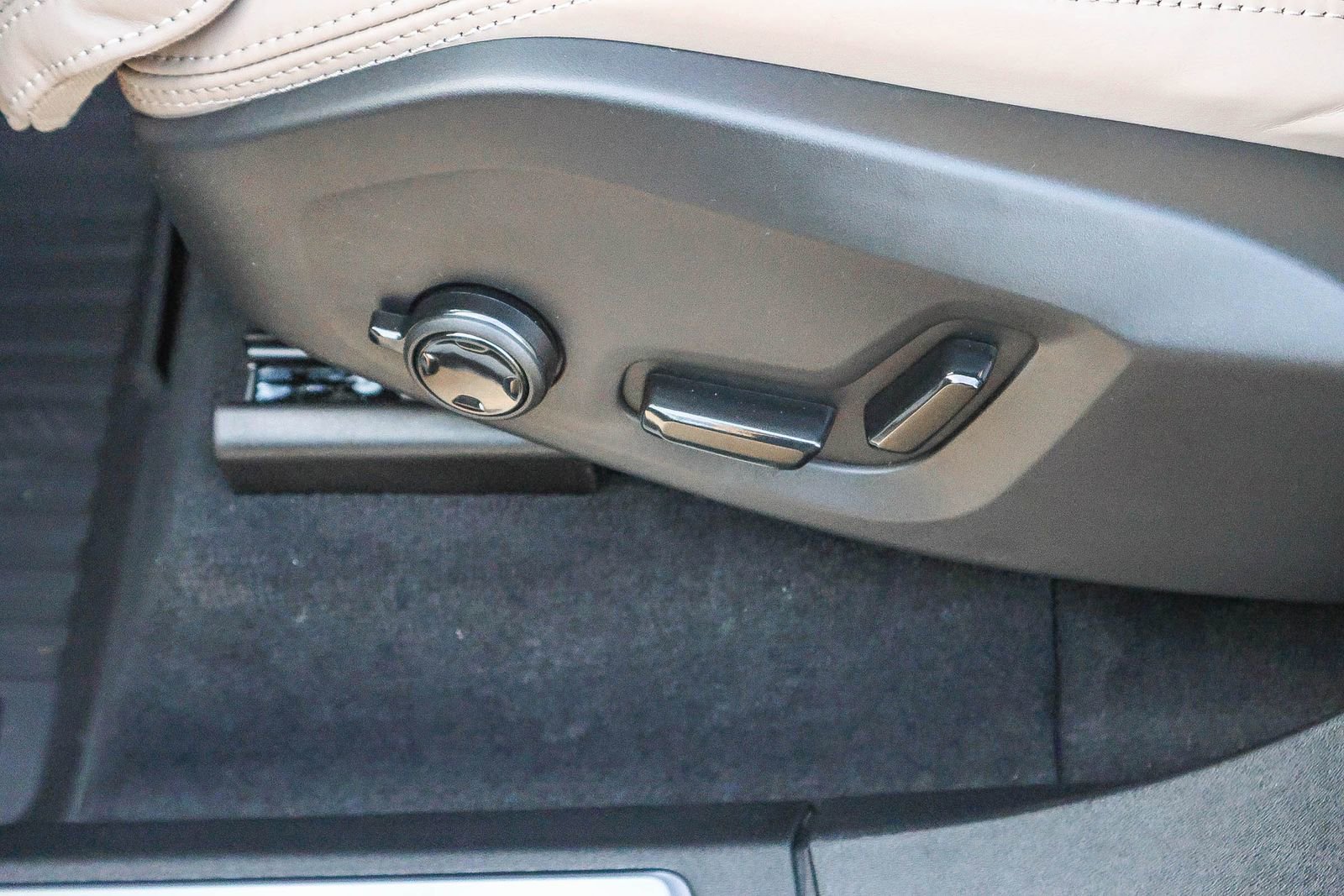 New 2026 Volvo XC90 T8 Ultra w/ Lounge Package image 29