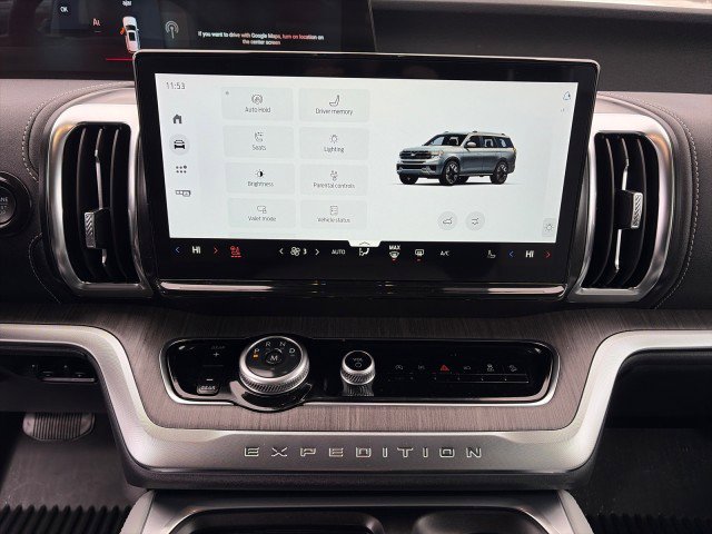 Used 2025 Ford Expedition Platinum w/ Platinum Ultimate Package AWD/4WD image 17