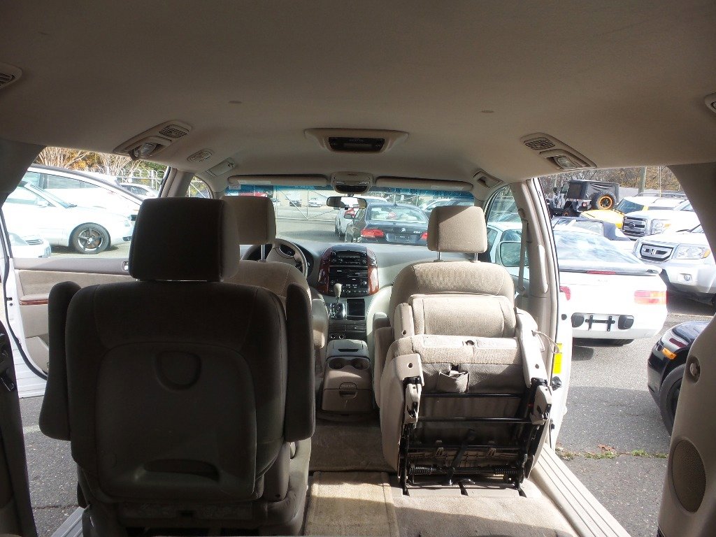 Used 2005 Toyota Sienna XLE FWD image 25