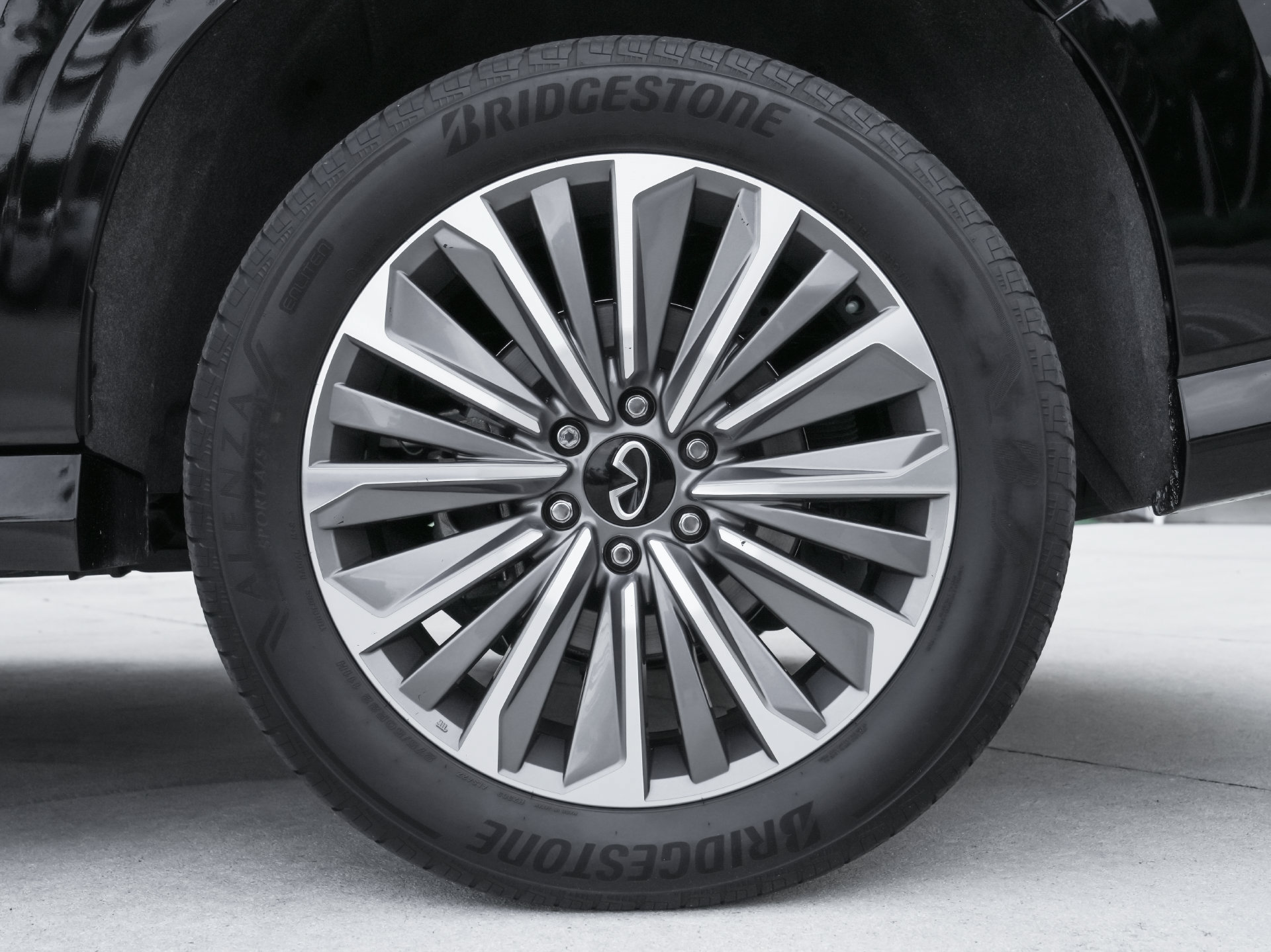 Used 2025 INFINITI QX80 Luxe RWD image 27