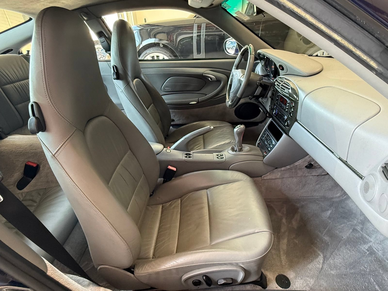 Used 2001 Porsche 911 Carrera RWD image 16