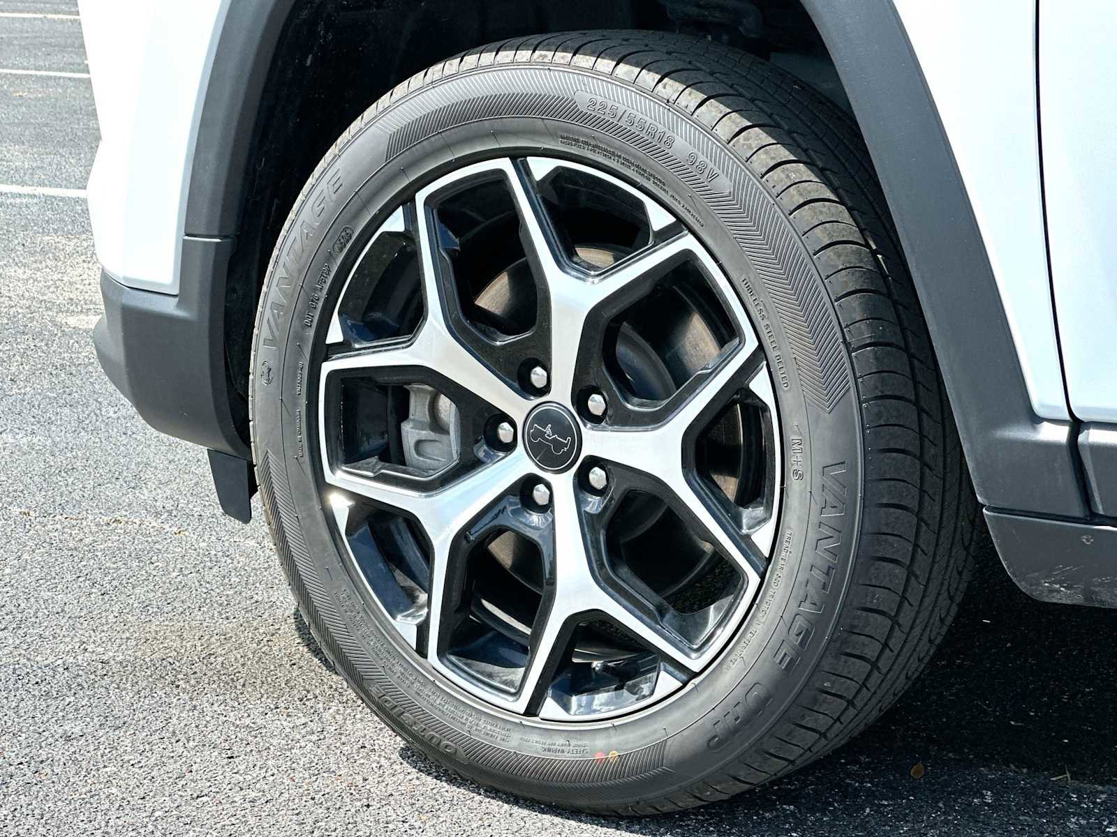 Used 2025 Jeep Compass Limited AWD/4WD image 11