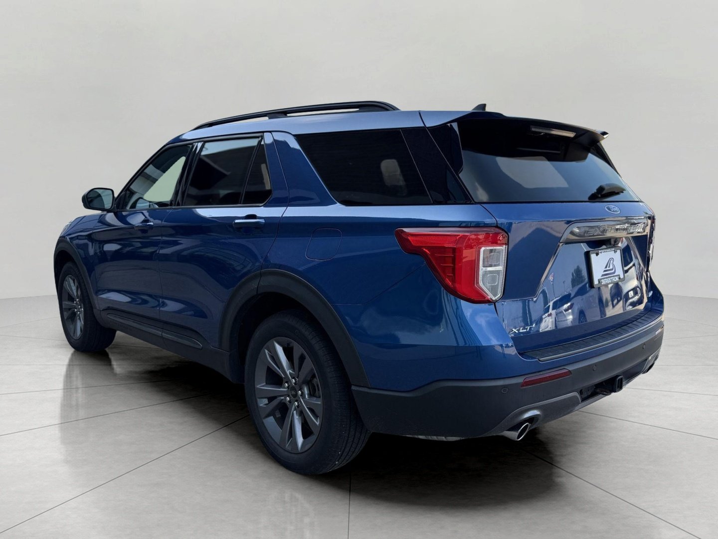 Used 2021 Ford Explorer XLT w/ Equipment Group 202A AWD/4WD image 10