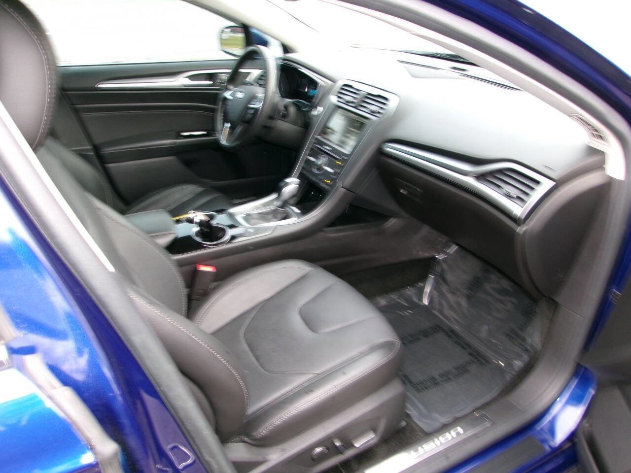 Used 2016 Ford Fusion Titanium image 9