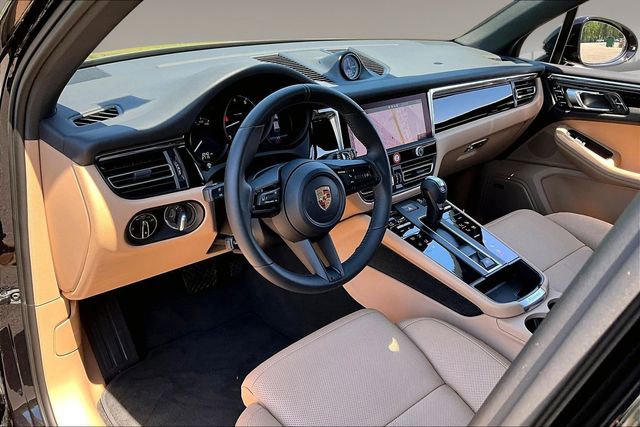 Used 2026 Porsche Macan AWD/4WD image 17