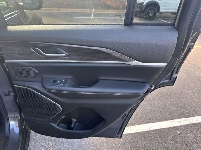 New 2025 Jeep Grand Cherokee Limited w/ Black Appearance Package image 16