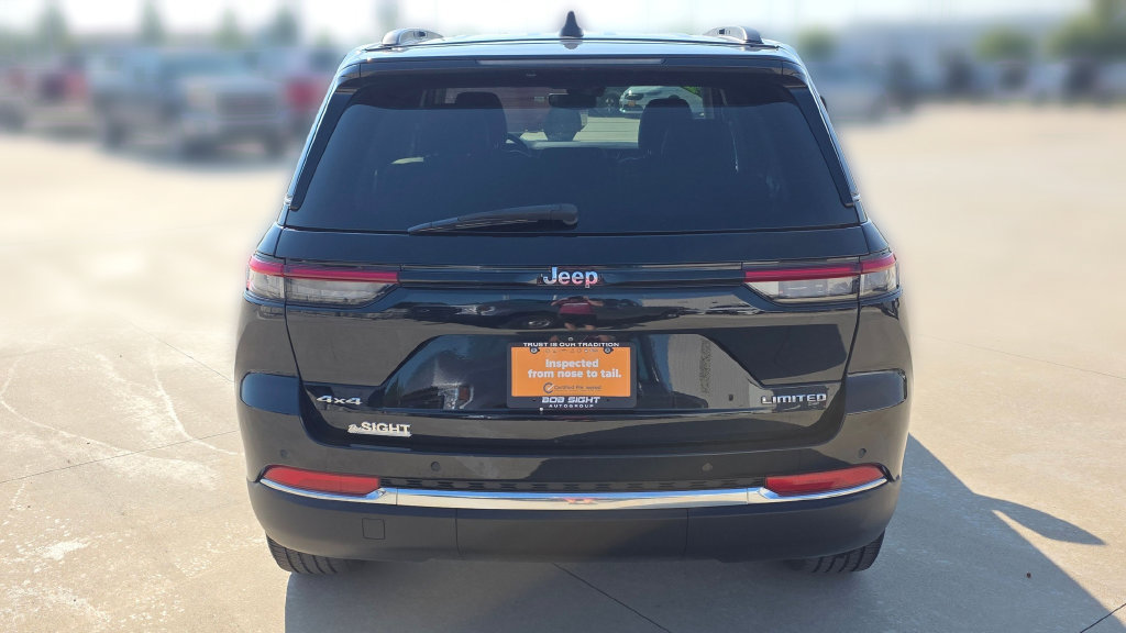 Used 2023 Jeep Grand Cherokee Limited AWD/4WD image 5