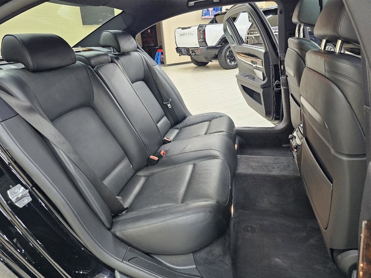 Used 2014 BMW 750Li image 23