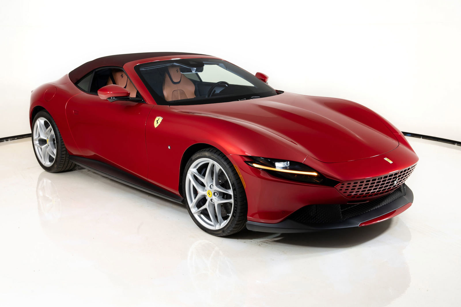 Certified 2025 Ferrari Roma Spider RWD image 23