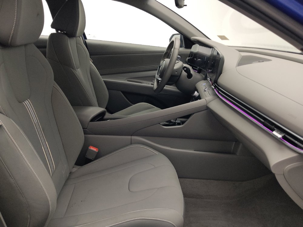Used 2025 Hyundai Elantra SEL FWD image 21