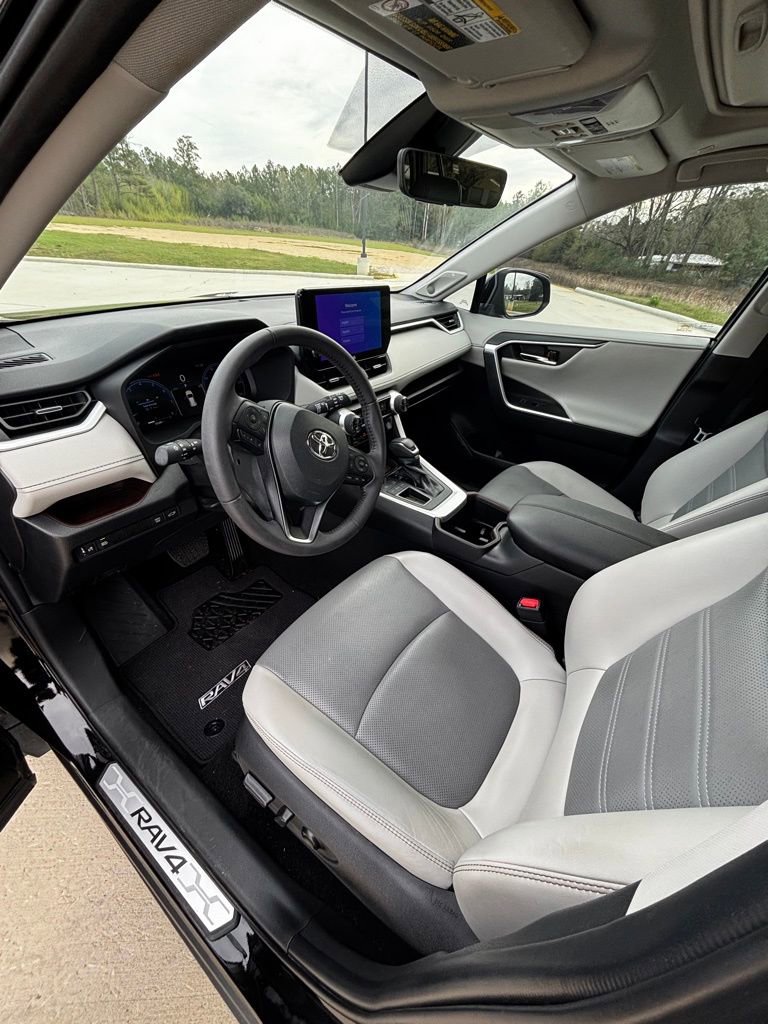 Used 2024 Toyota RAV4 Limited image 10