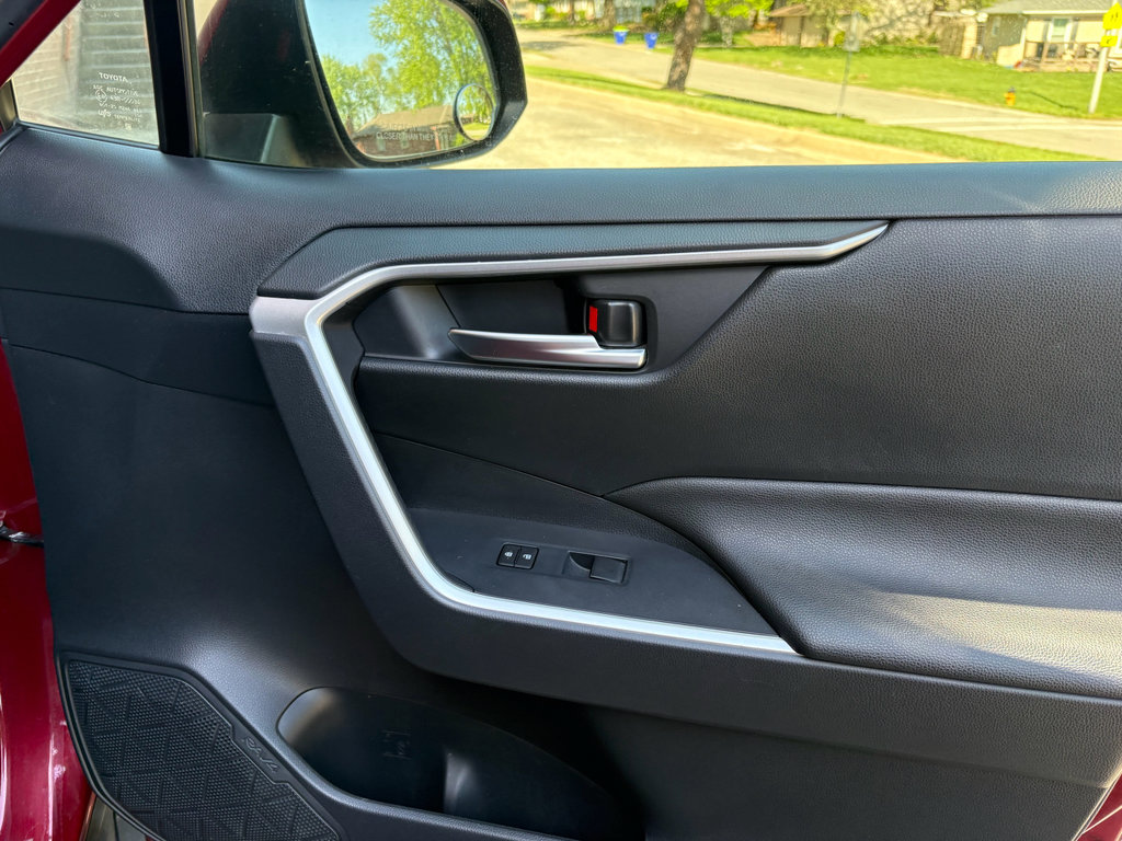 Used 2019 Toyota RAV4 XLE w/ Convenience Package image 27