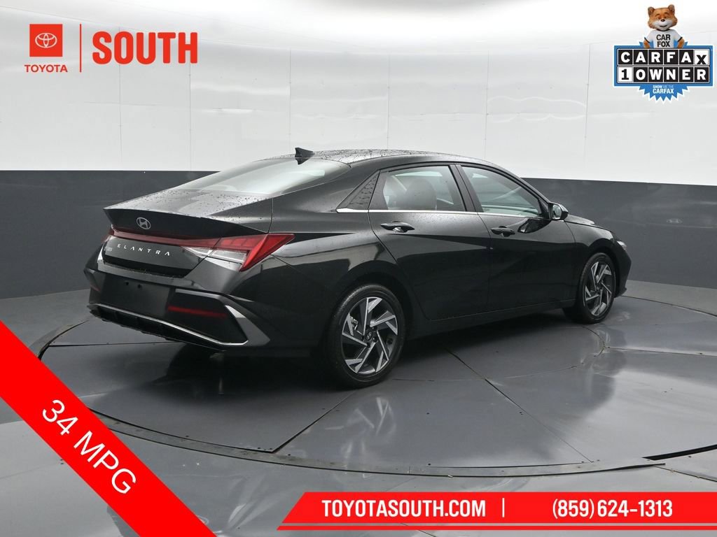 Used 2025 Hyundai Elantra SEL FWD image 2