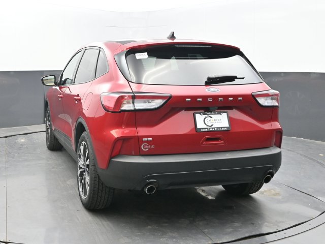 Used 2022 Ford Escape SE w/ SE Sport Appearance Package FWD image 4
