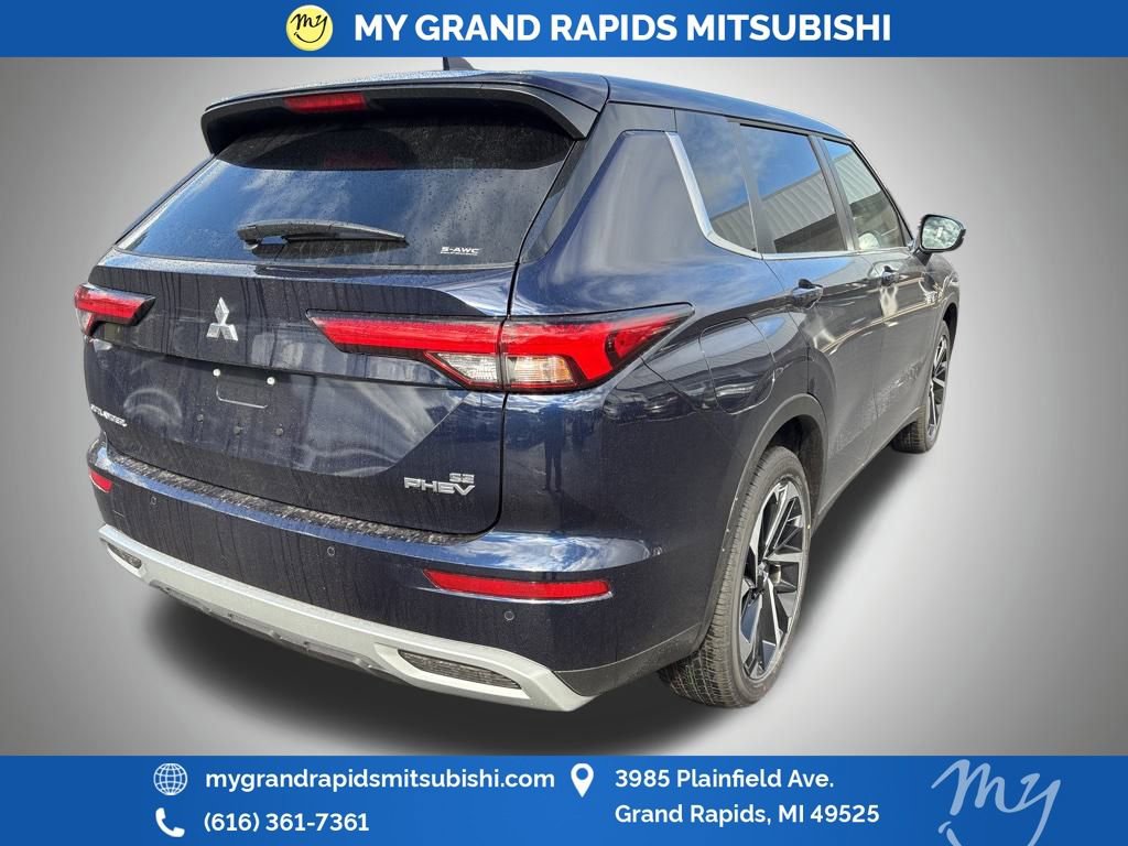 New 2025 Mitsubishi Outlander SE image 3