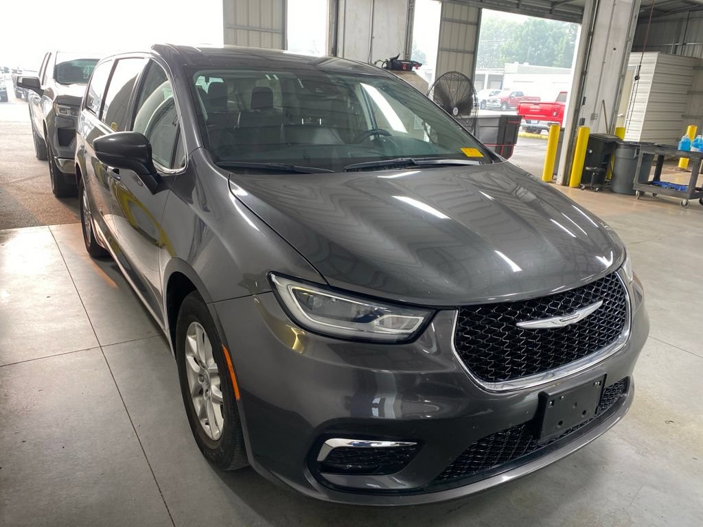 Used 2023 Chrysler Pacifica Touring-L