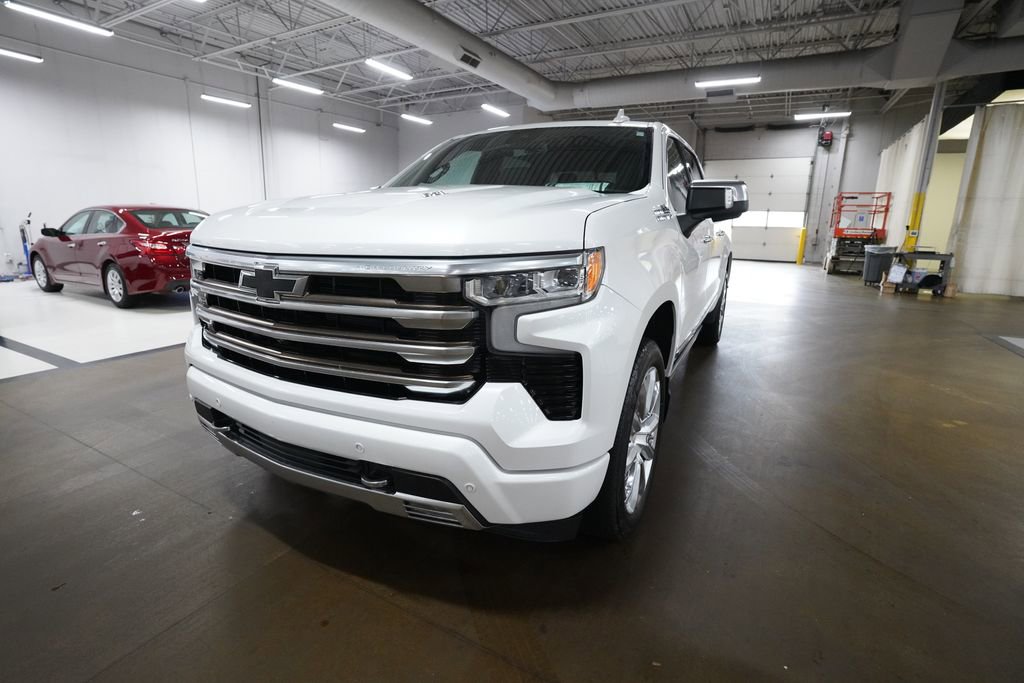 Used 2022 Chevrolet Silverado 1500 High Country w/ High Country Premium Package AWD/4WD image 12