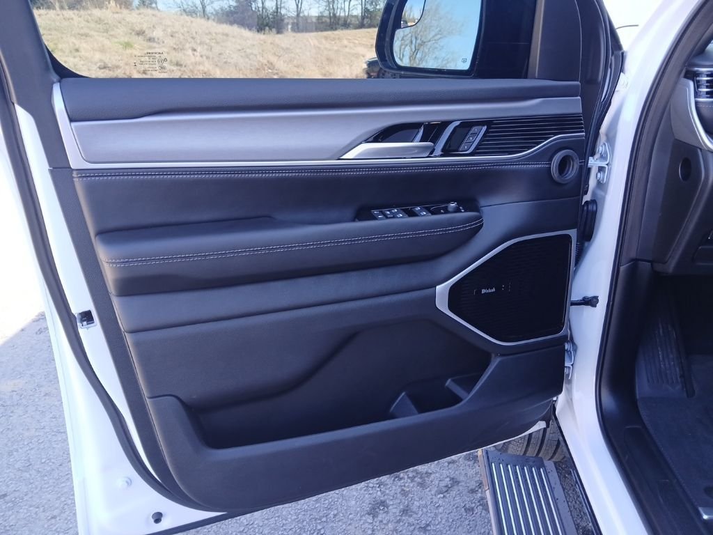 New 2026 Jeep Grand Wagoneer Limited AWD/4WD image 30