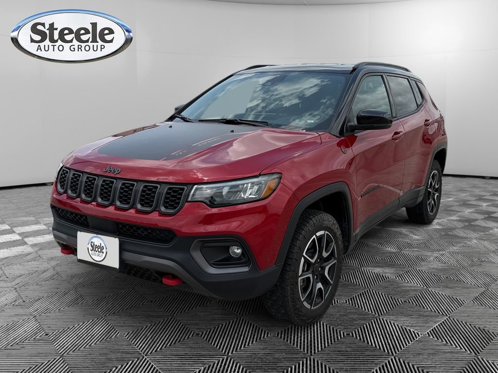 Used 2025 Jeep Compass Trailhawk AWD/4WD image 1
