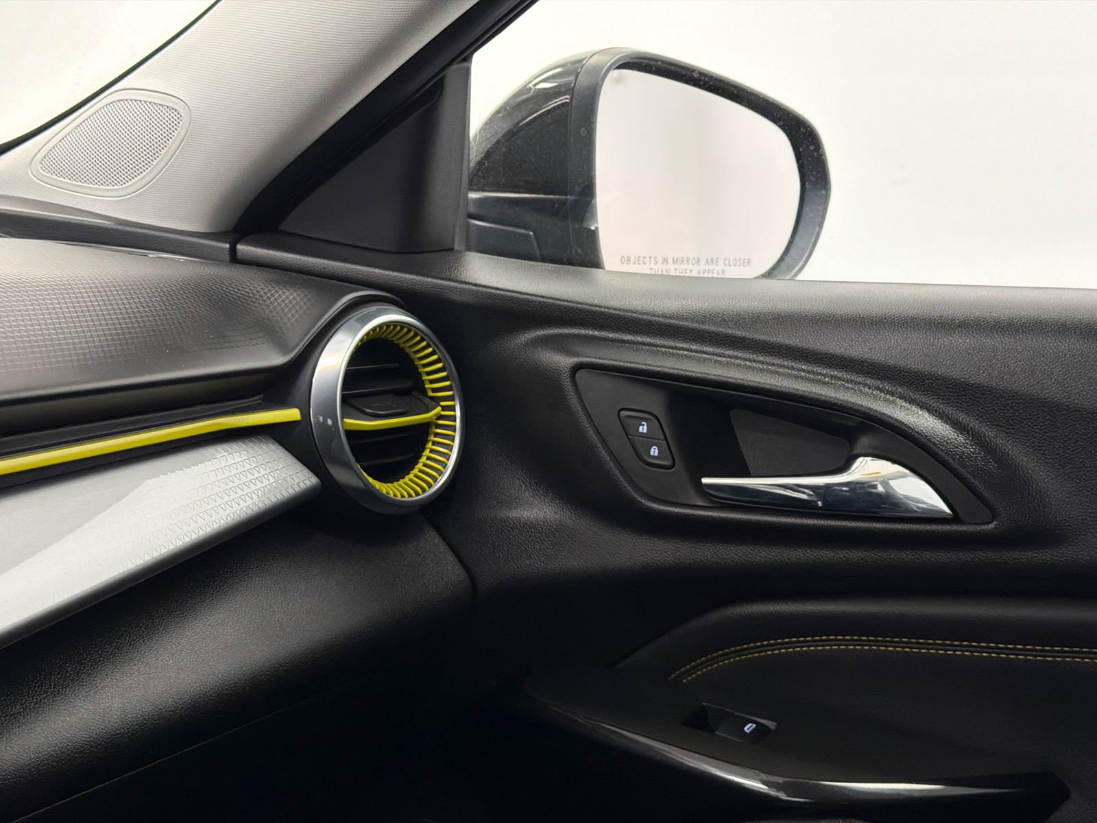 Used 2024 Chevrolet Trax LT image 28