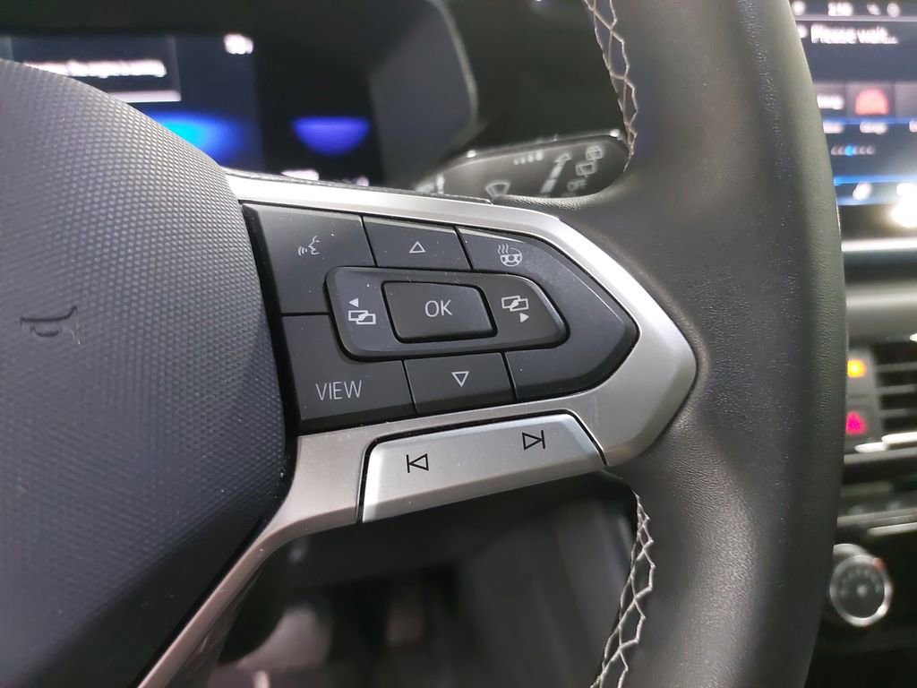 Used 2023 Volkswagen Taos SE w/ Panoramic Sunroof Package image 17