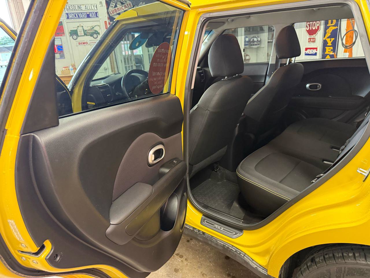 Used 2014 Kia Soul + FWD image 17