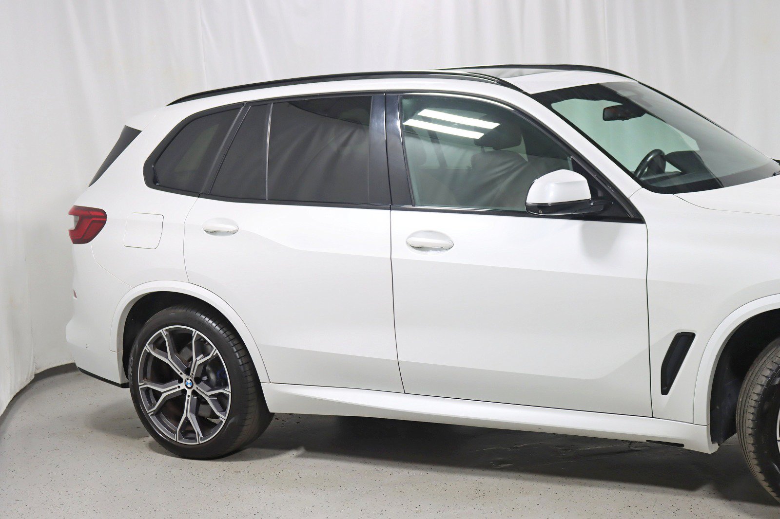 Used 2020 BMW X5 xDrive40i w/ Premium Enhanced Package AWD/4WD image 3