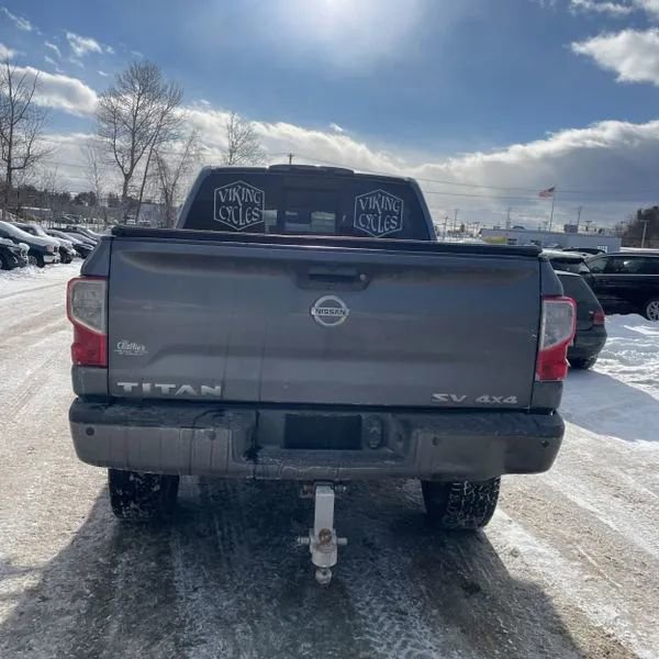 Used 2017 Nissan Titan SV image 4