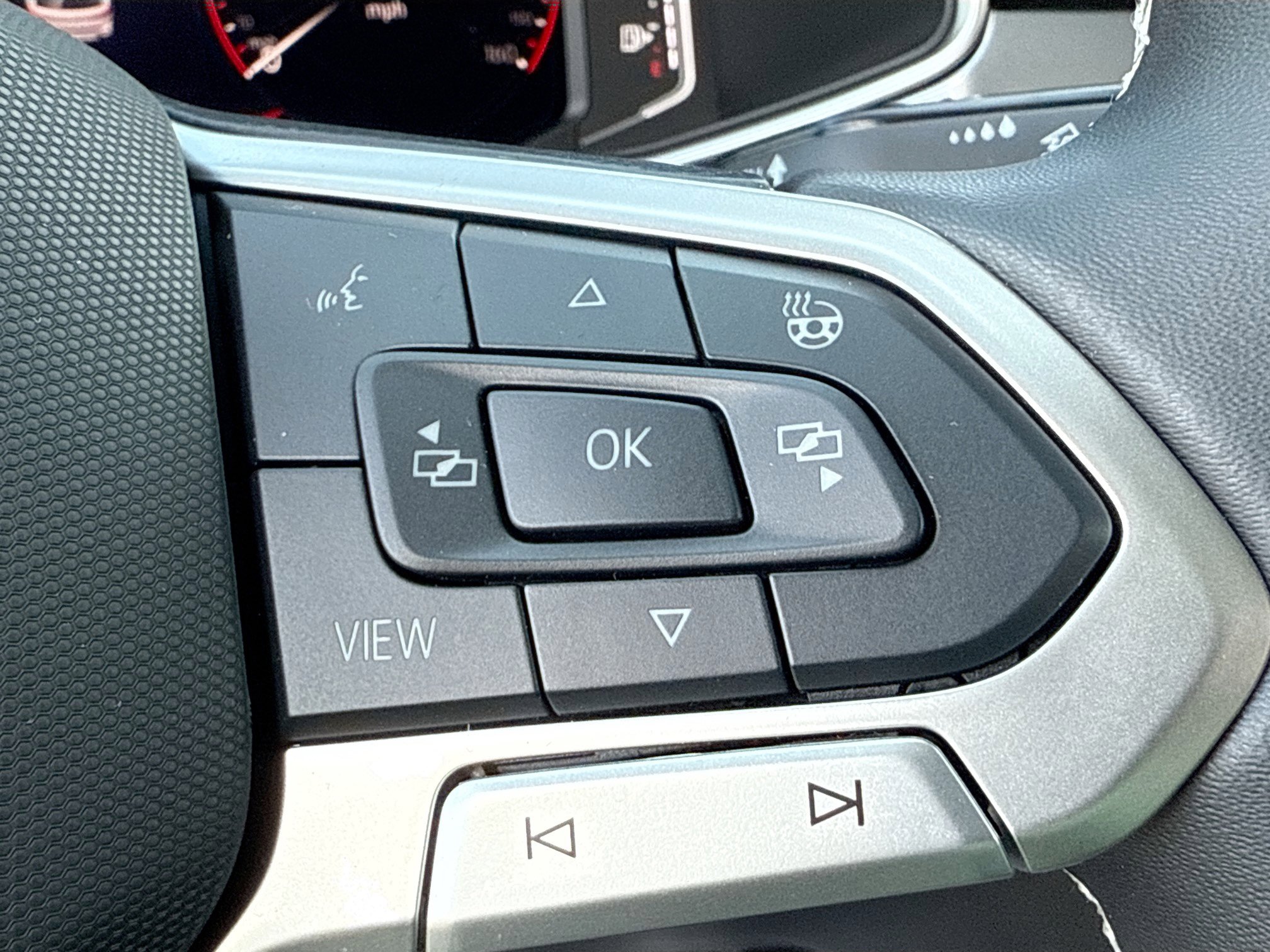 New 2026 Volkswagen Taos SEL AWD/4WD image 38