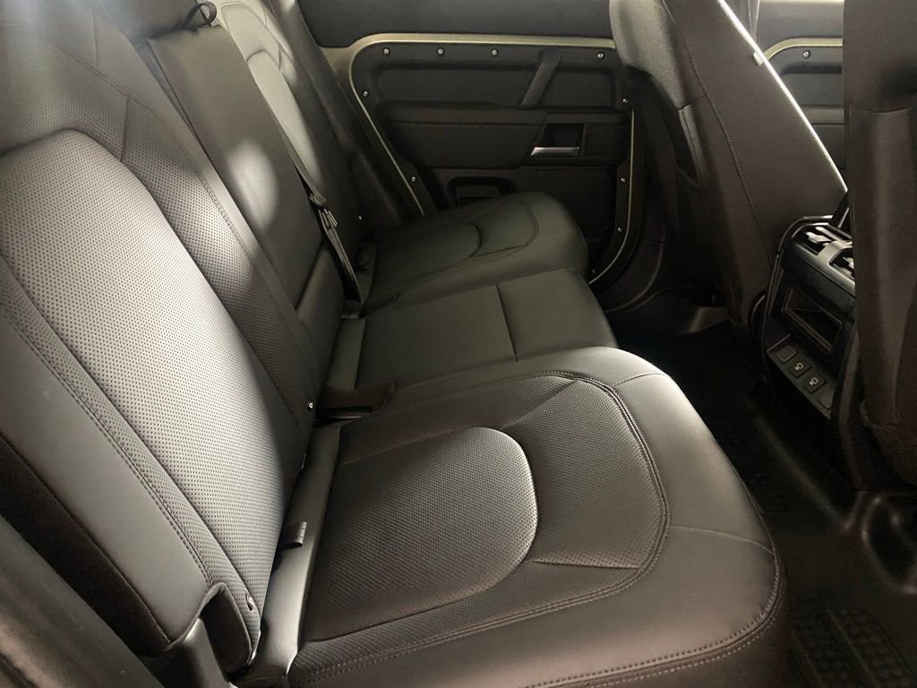 Used 2025 Land Rover Defender 110 S image 28