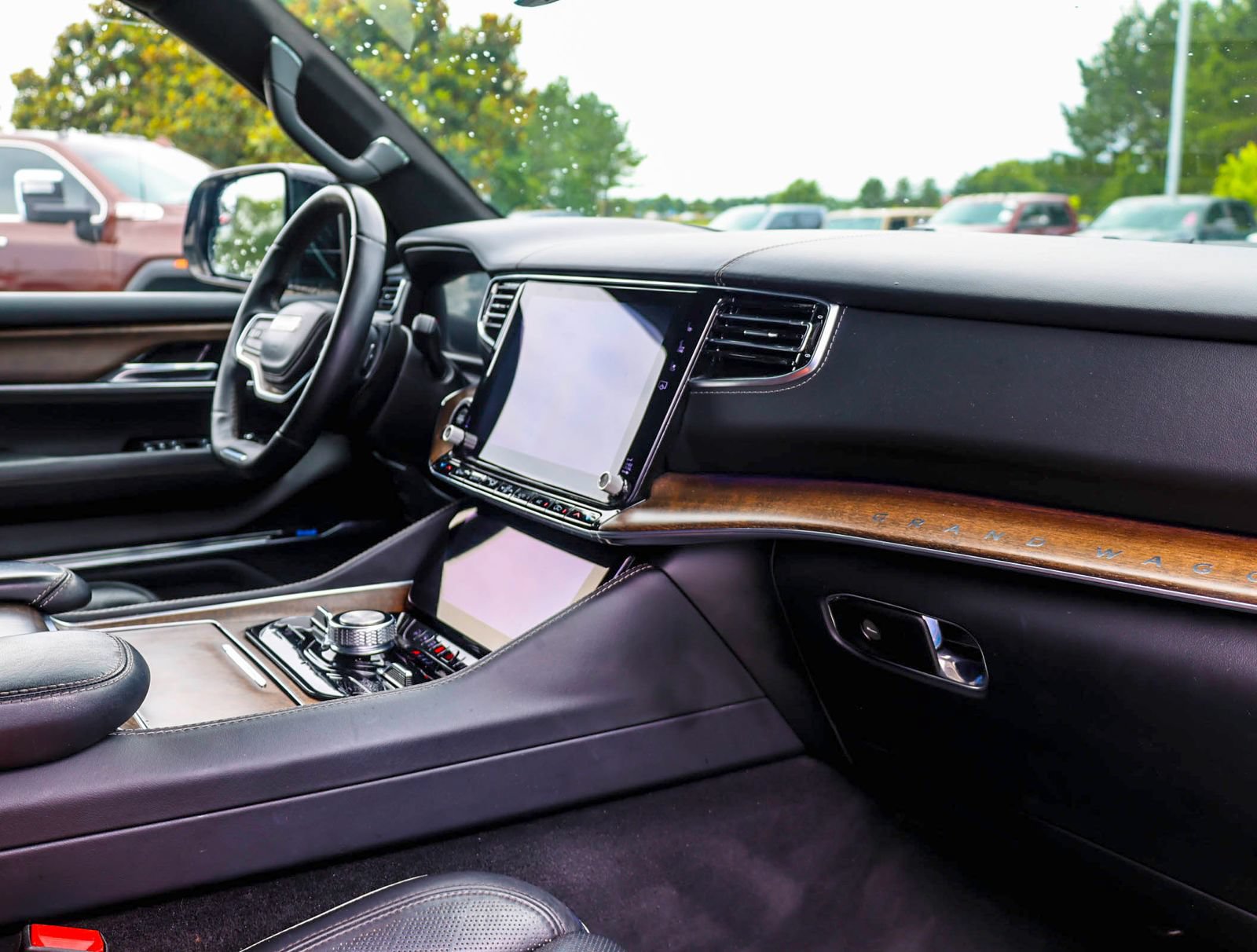 Used 2023 Jeep Grand Wagoneer L Series II AWD/4WD image 10