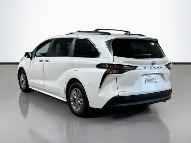 Used 2026 Toyota Sienna XLE FWD image 5