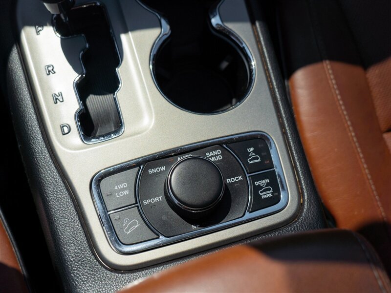Used 2012 Jeep Grand Cherokee Overland Summit AWD/4WD image 38