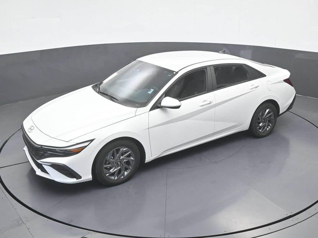 Used 2024 Hyundai Elantra SEL FWD image 47