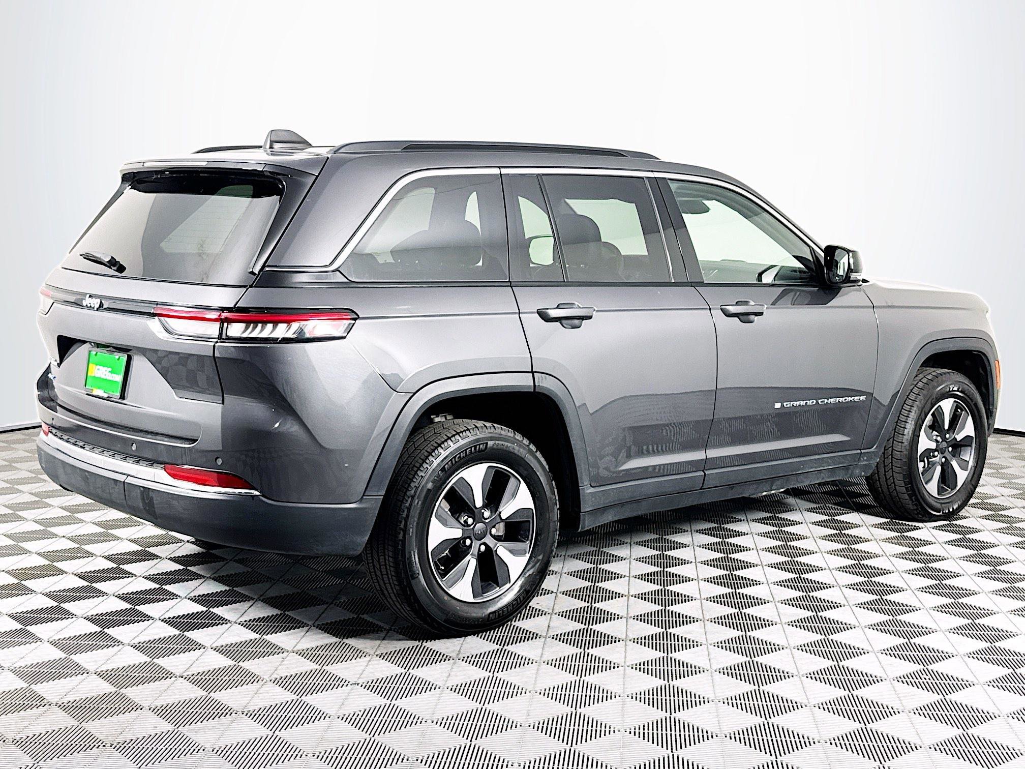 Used 2024 Jeep Grand Cherokee Limited 4xe image 10