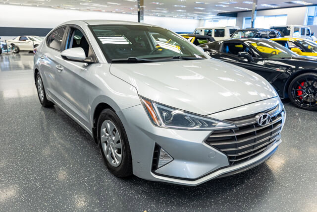 Used 2019 Hyundai Elantra SE w/ Winter Weather Package image 4