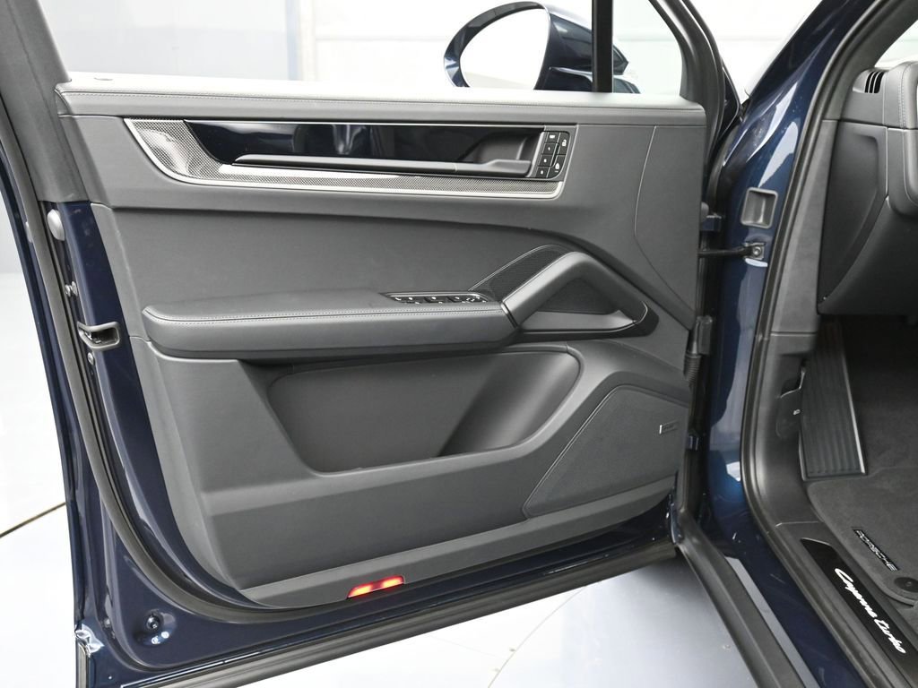 New 2025 Porsche Cayenne Turbo image 16