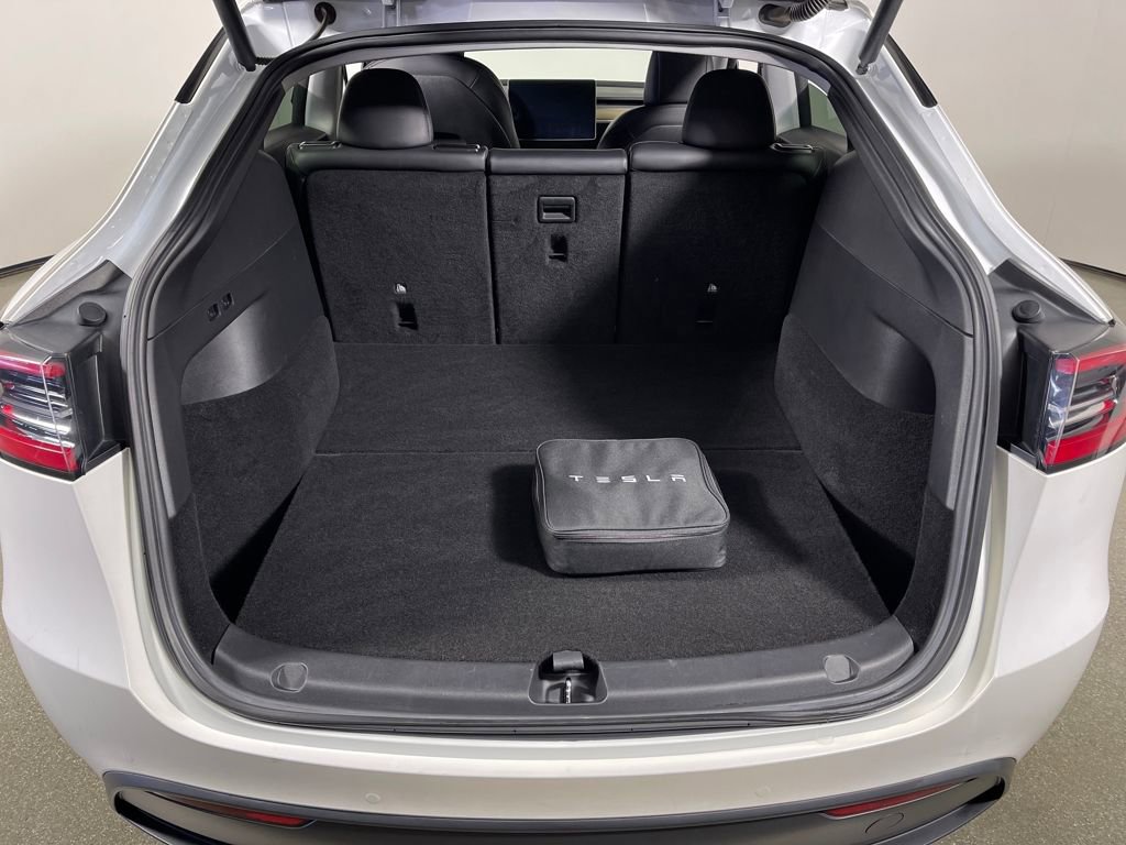 Used 2021 Tesla Model Y Long Range image 10